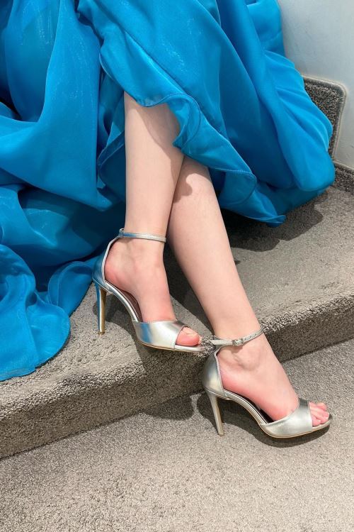 Gümüş Leroy Tek Bant Topuklu Sandalet 