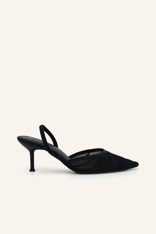 Siyah İşlemeli Topuklu Ayakkabı 